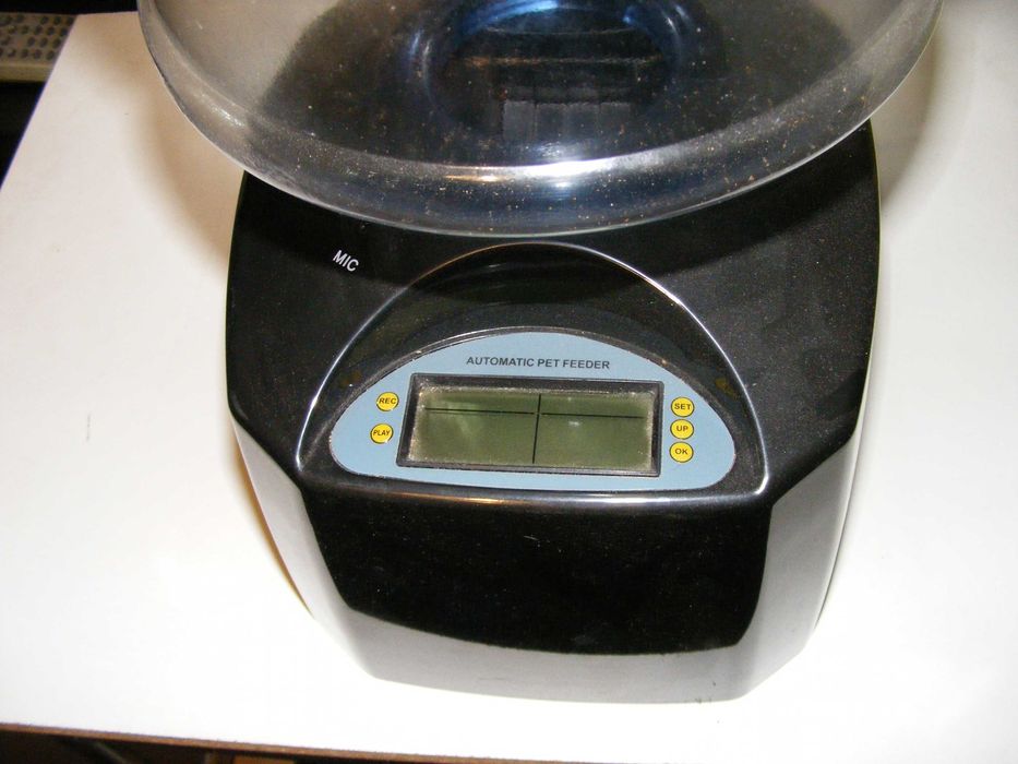 Automatyczny podajnik karmy