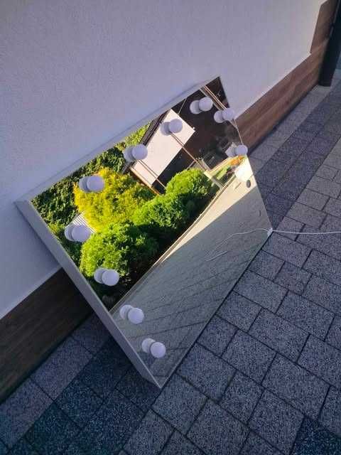 Lustro Hollywood z oświetleniem LED – Idealne do makijażu i stylizacji