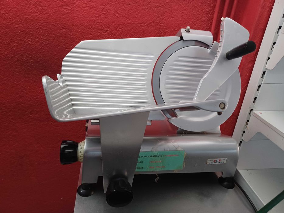 Fiambreira RGB Tipo 300