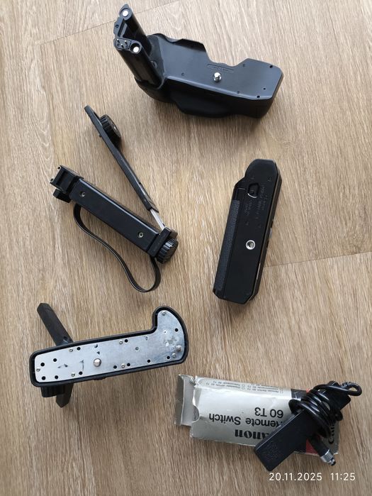 Foto retro Canon Power Winder A, Grip Nikon MB-10, Wężyk Canon, Uchwyt