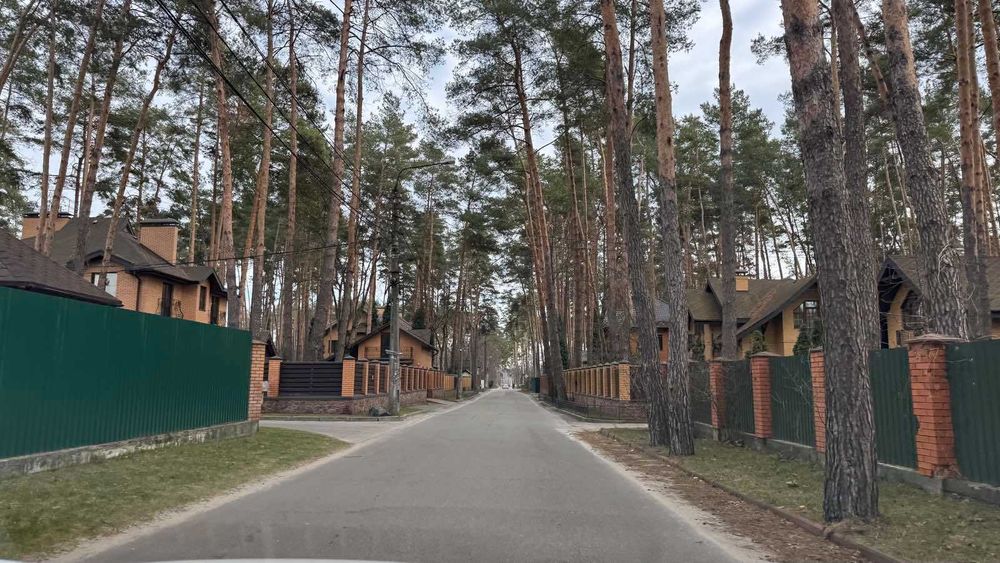 Великий будинок з терасою, ділянкою. єОселя, постанова, сертифікат