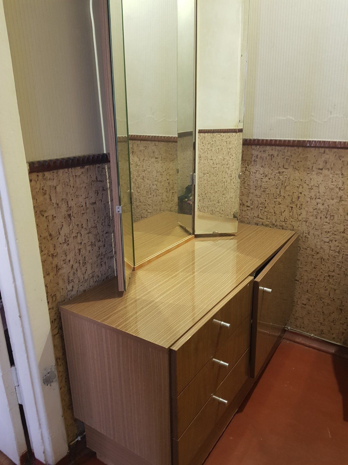 Розпродаж меблів б/у Німеччина.