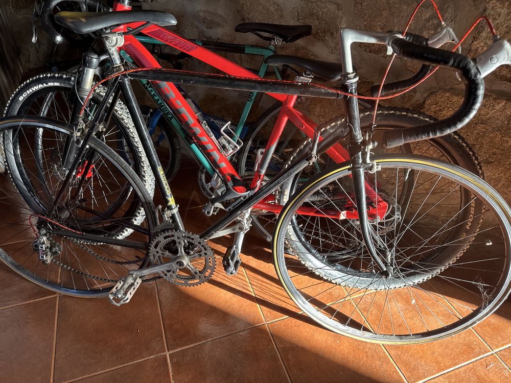 Varias bicicletas