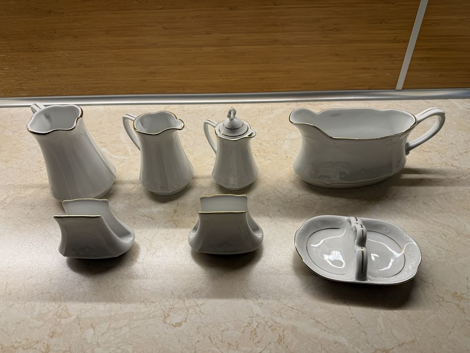 Zestaw siedmiu akcesoriów szklanych Chodzież biały