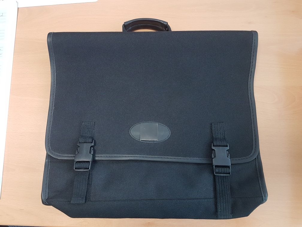 Torba na laptopa 17 solidna trwała praktyczna