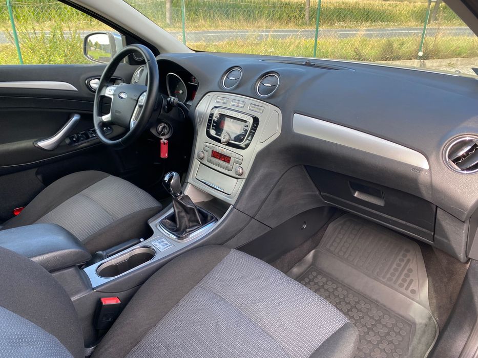 Ford Mondeo 1.6 benzyna niski przebieg zadbany