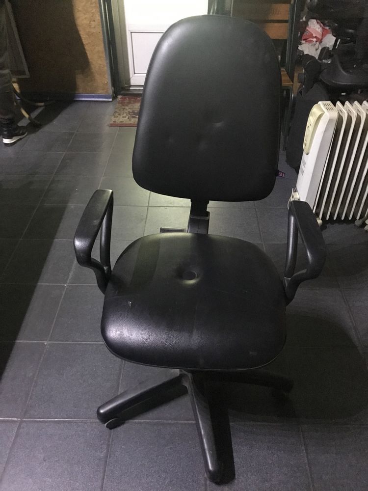 Продам стулья офисная мебель