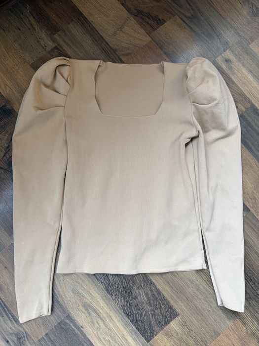 Кофтинка з акцентними плечима