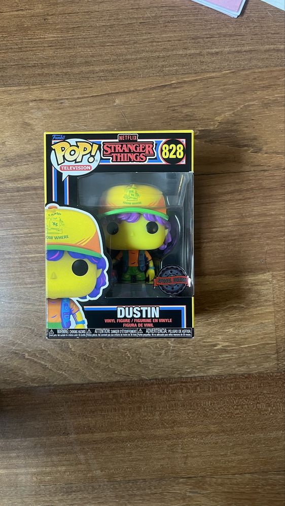 pop figure dustin stranger things edição limitada  828