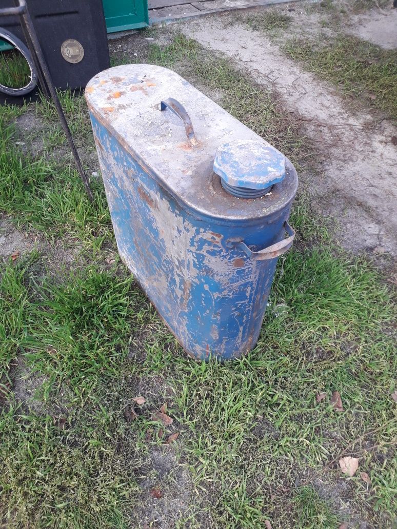 Продам залізні каністри для пального