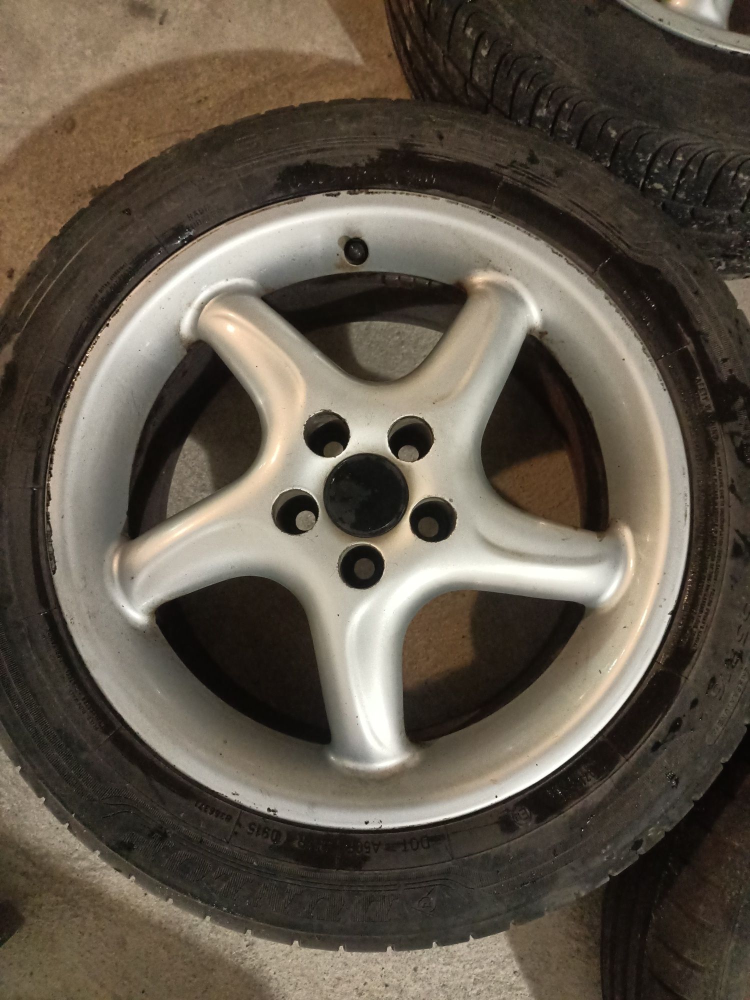 Felgi 16 VW Bora z oponami letnimi