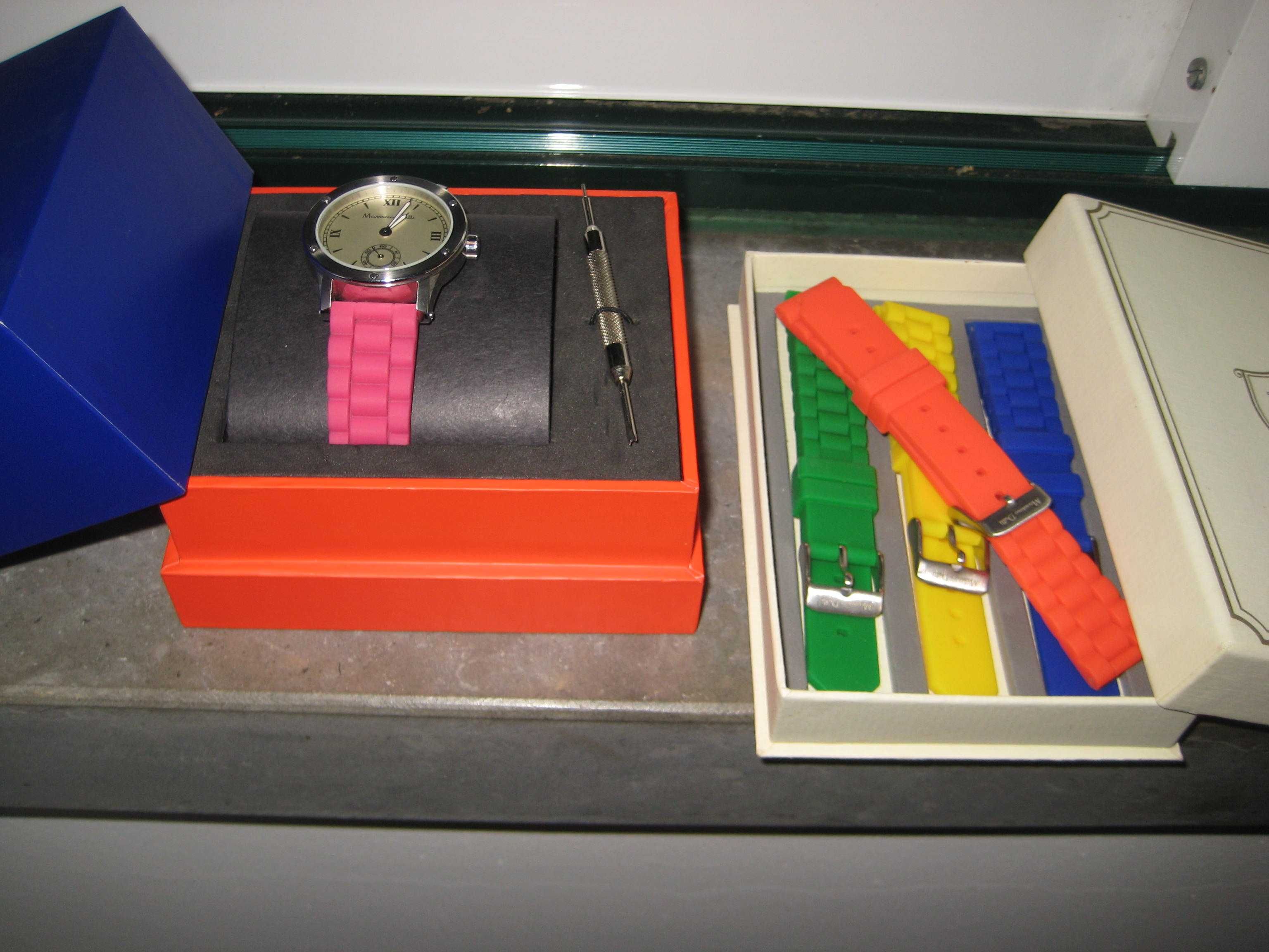 Relógio Máximo Dutti c/5braceletes n/embalagem(NOVO)
