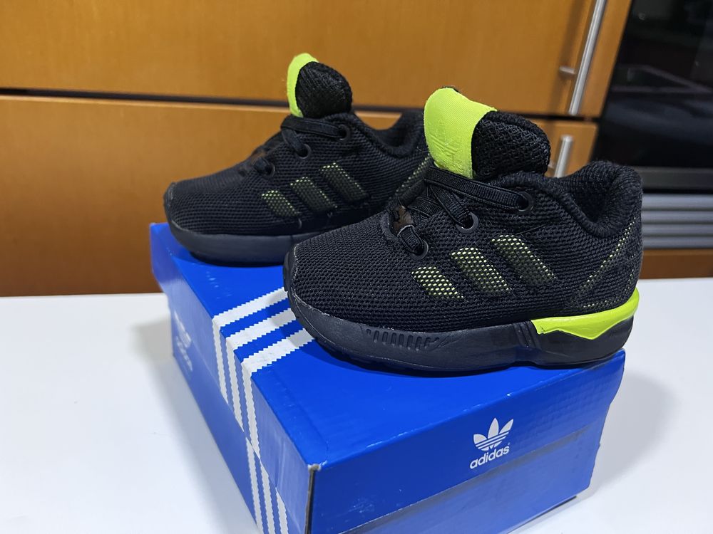 Tenis da adidas bebe