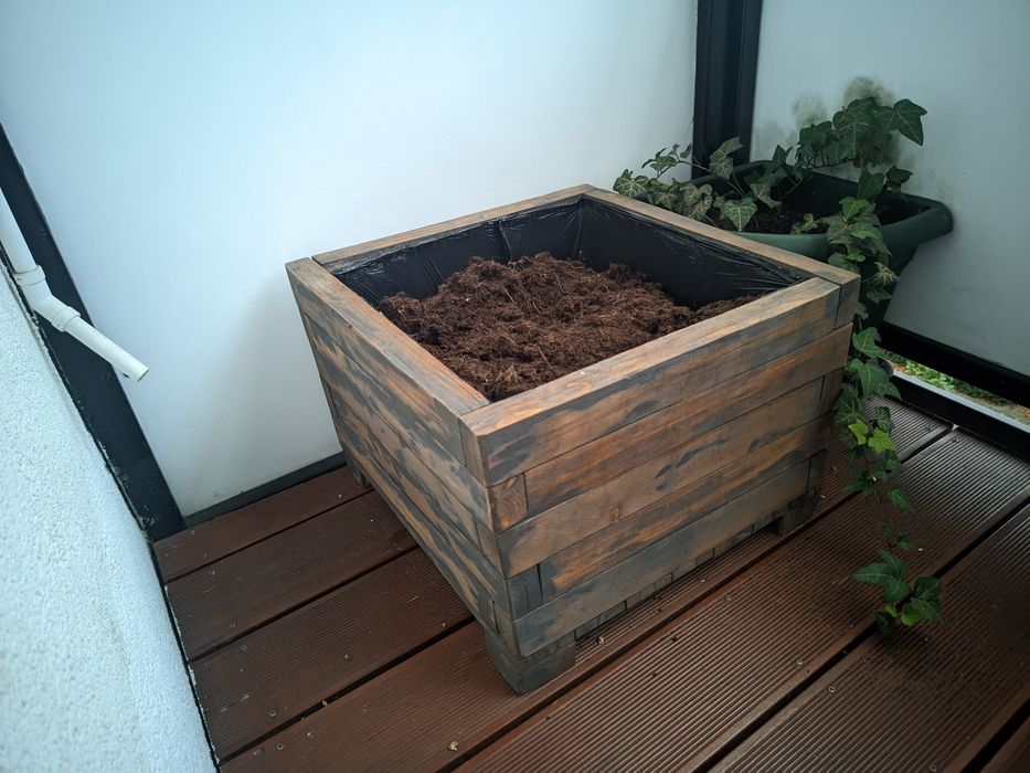 Donica drewniana na balkon, pod dom 50x50cm