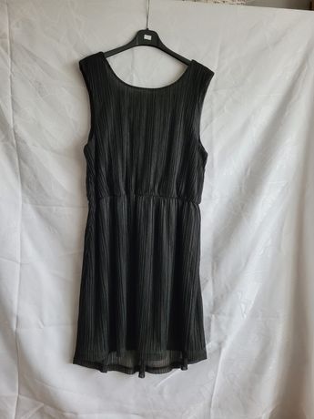 Czarna plisowana sukienka vero moda rozmiar XL 42