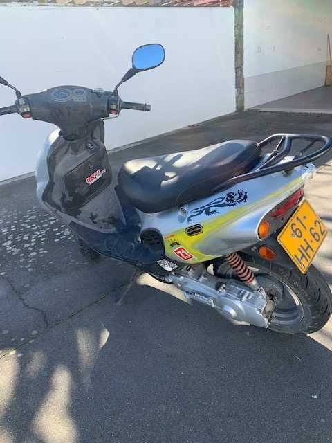 SCOOTER 50cc impecável documentação em dia