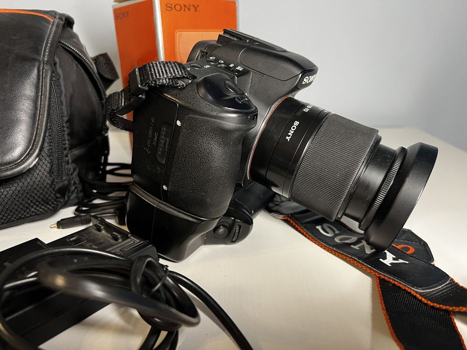 Sony a300 + grip + 2x bateria + lampa i karta pamieci