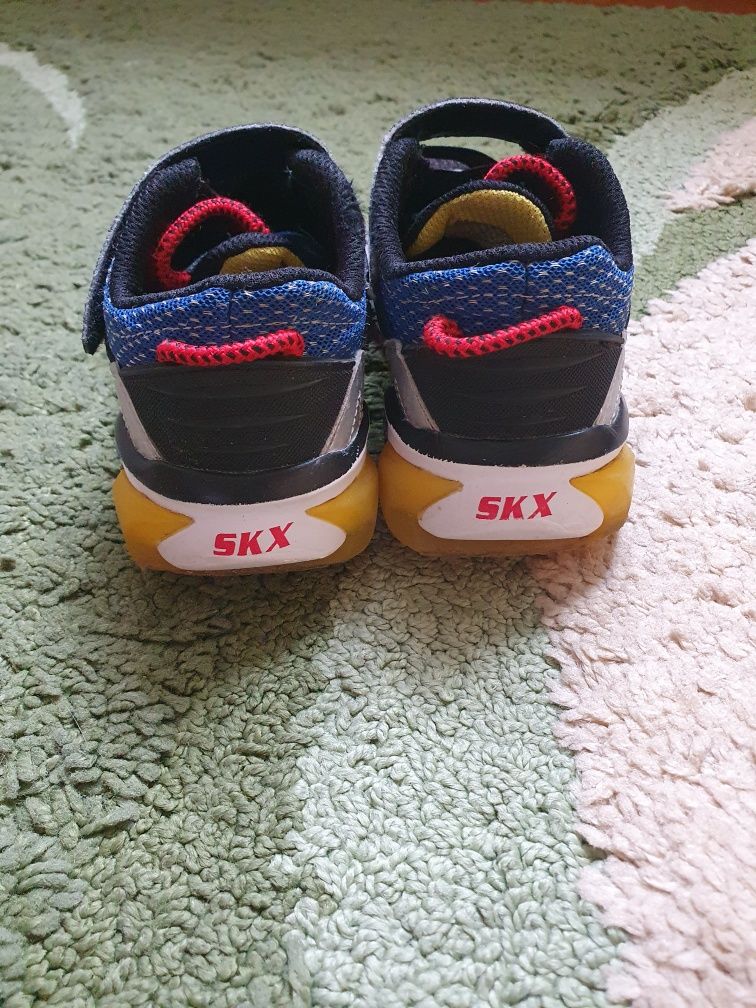 Дитячі кросівки Skechers розмір 27.5