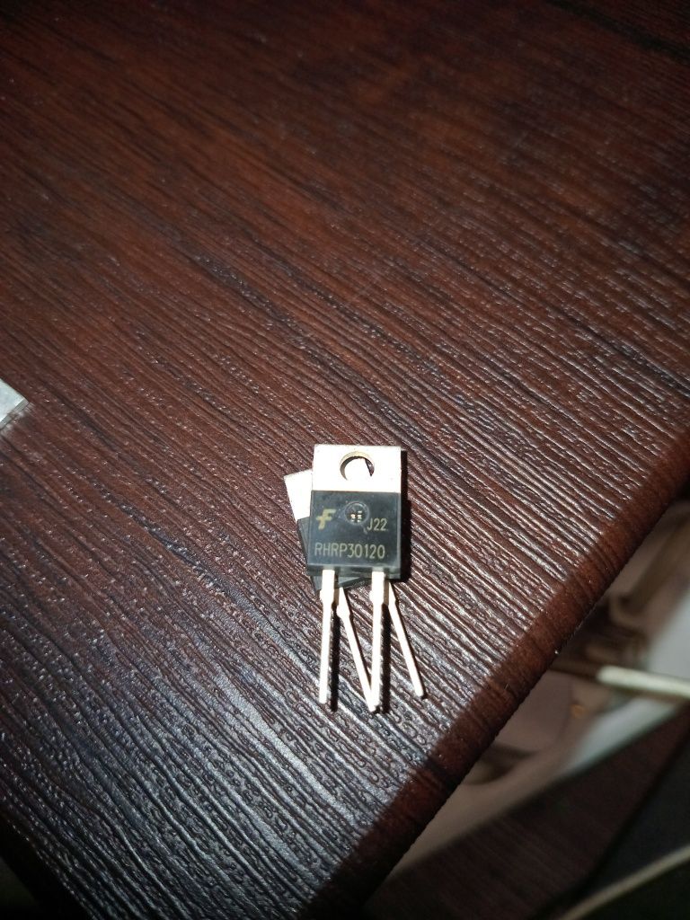Tранзистори FGH40N60UFDTU та RHRP 30120