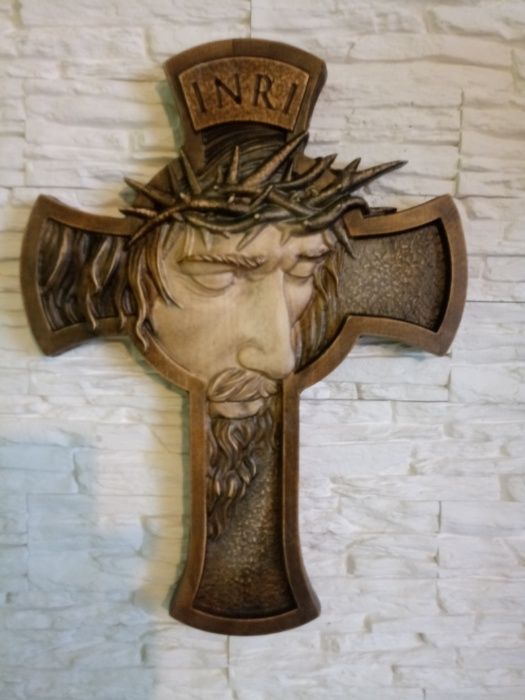 Krzyz-Jezus-Plaskorzezba-Drewno