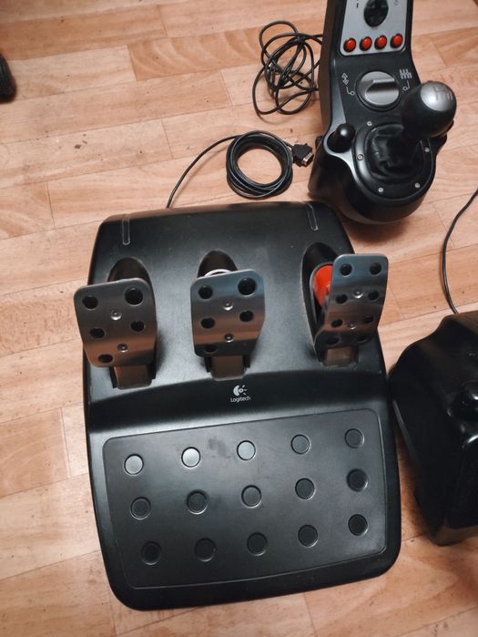Игровой руль Logitech G25