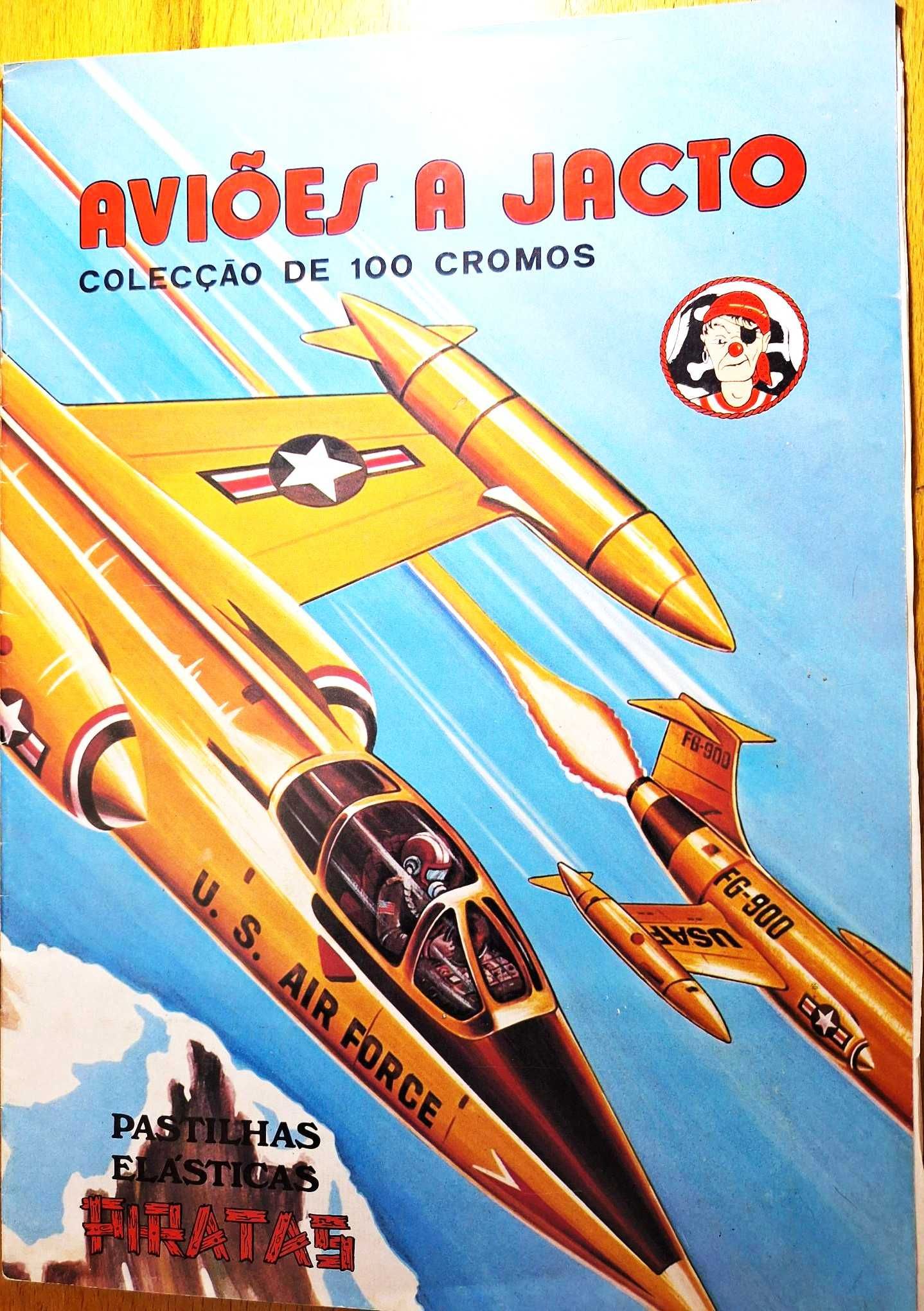 Caderneta com 100 cromos Aviões a Jacto, completa