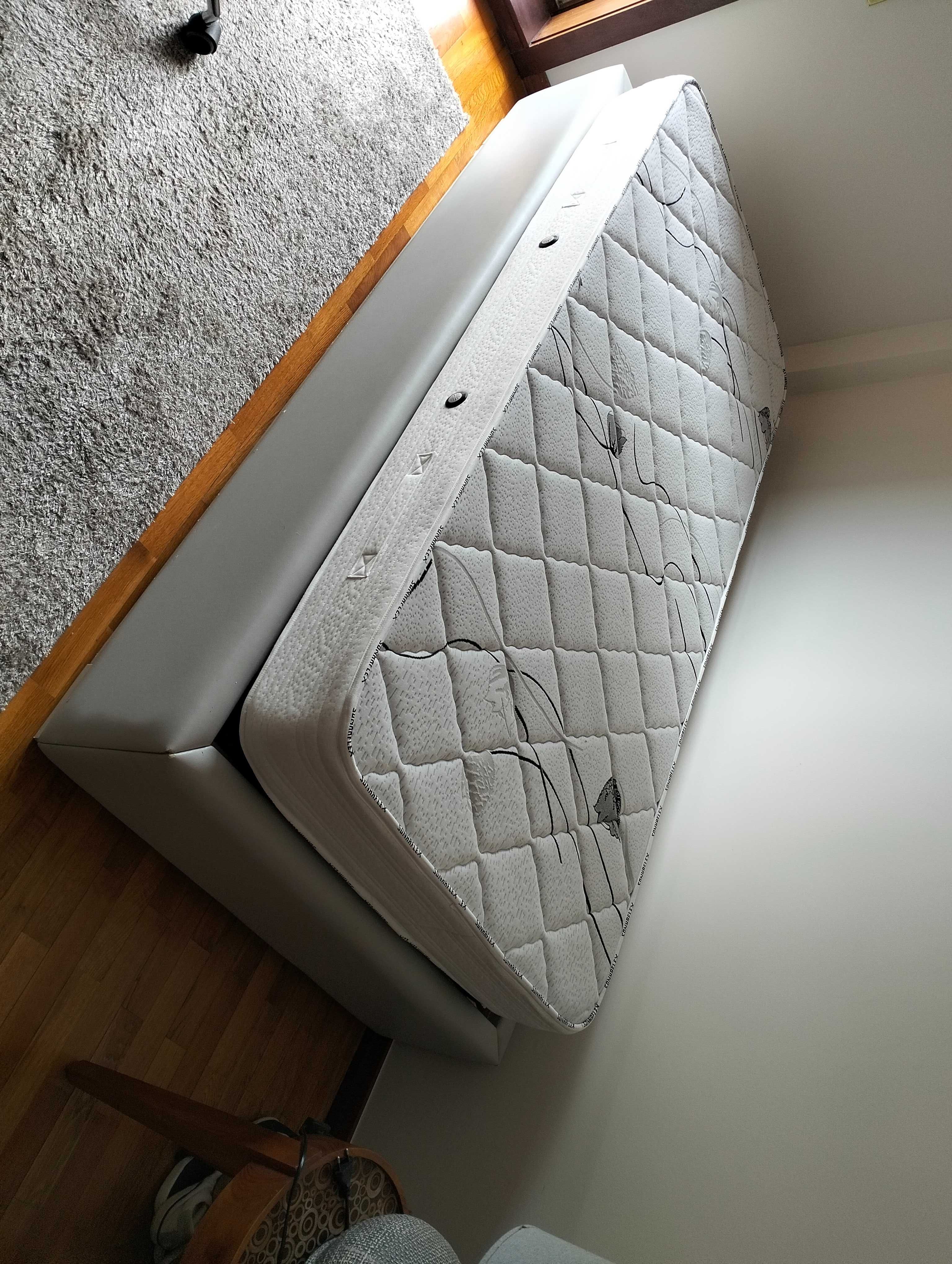 Sommier ( com colchão novo)  175,00   e secretária 97,50