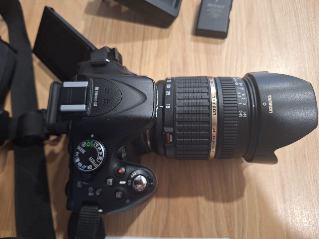 Nikon D5200 + Tamron AF 18-200 - znikomo używany