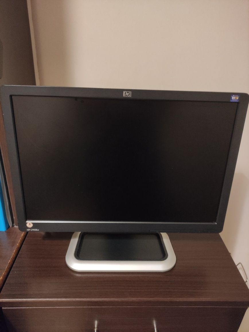 Monitor HP L1908w + 2 Samsung 901N para peças