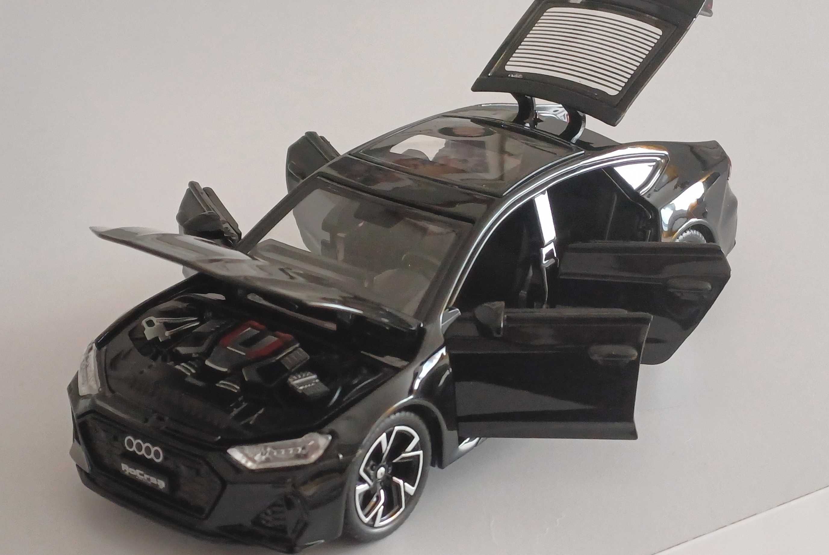 Model Audi RS7 skala 1:32 światła, otwierane elementy i dźwięk.