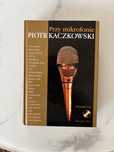 Przy mikrofonie. Piotr Kaczkowski