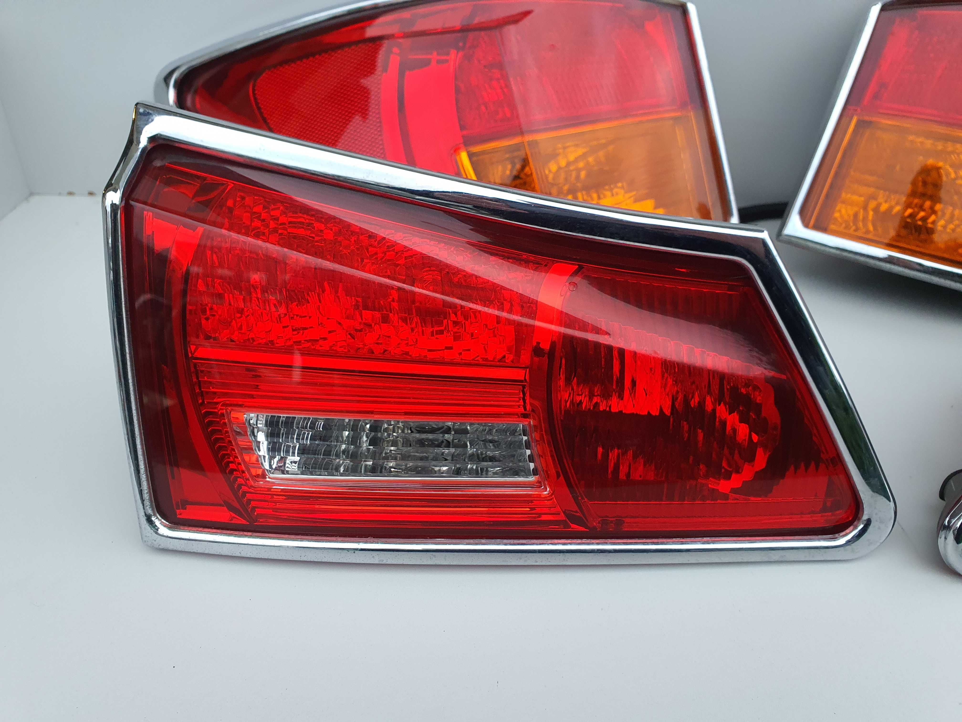LEXUS IS220 IS250 lampy tylne z ramkami chrom 06-13
