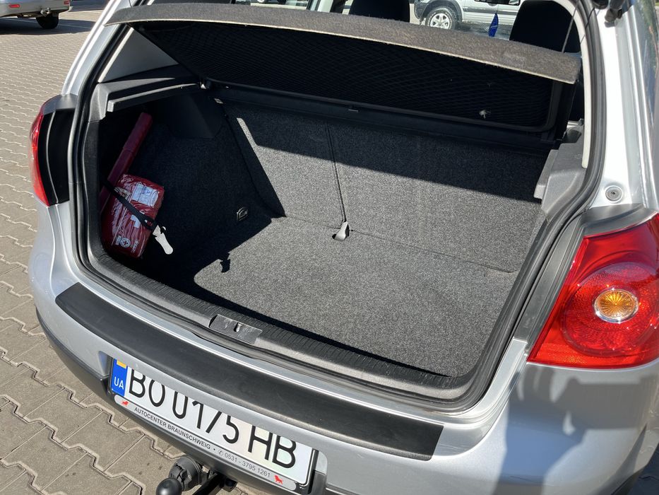 Volkswagen Golf 2006 1.6 бензин