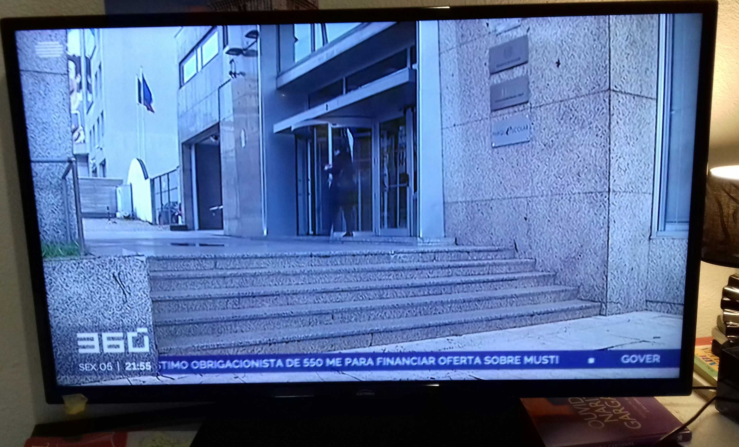 Televisão A FUNCIONAR 100% como nova smart tv. 43" (110cm)