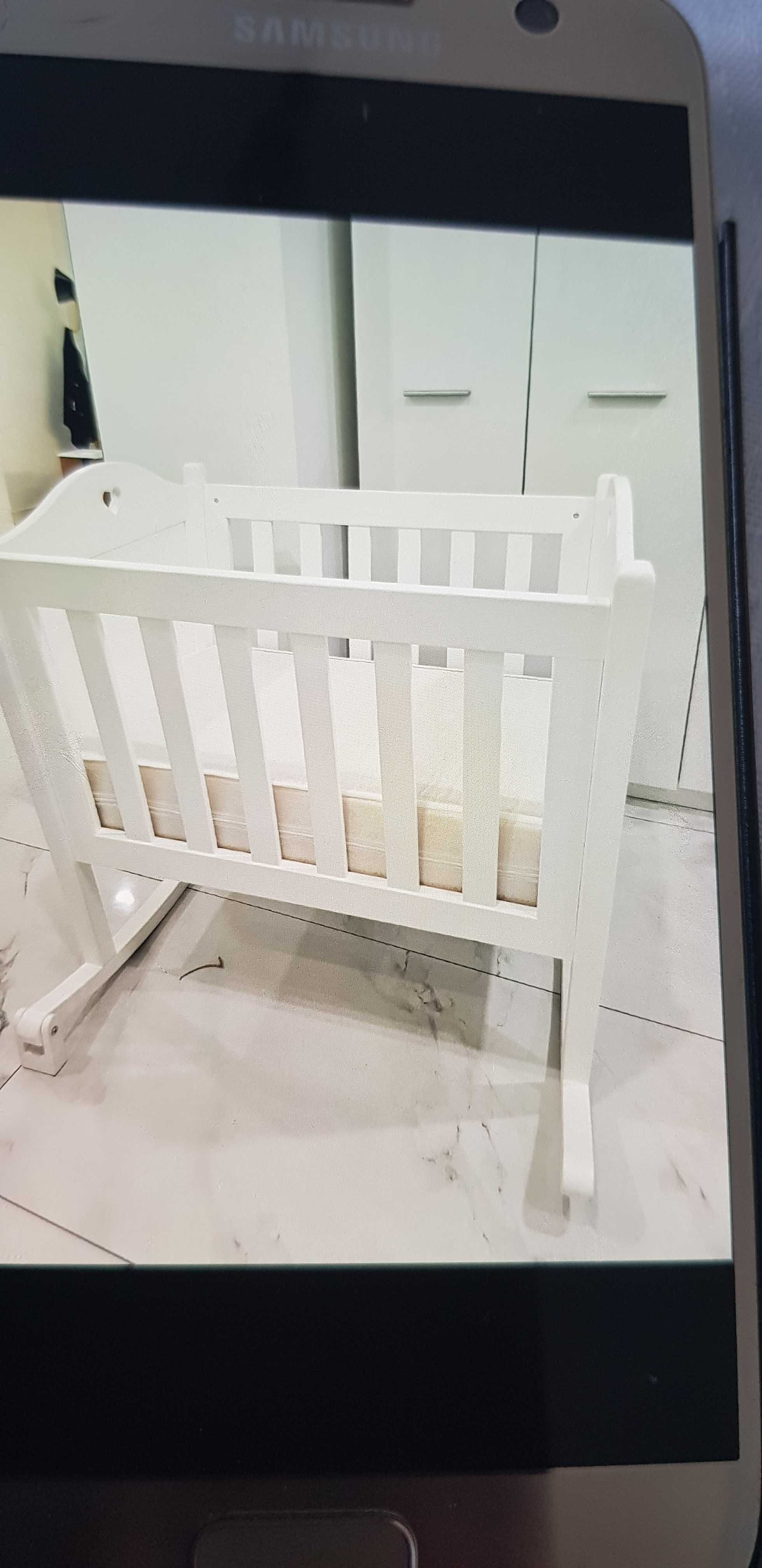 Łóżeczko niemowlęce kołyska marki Caramella + materac i przewijak