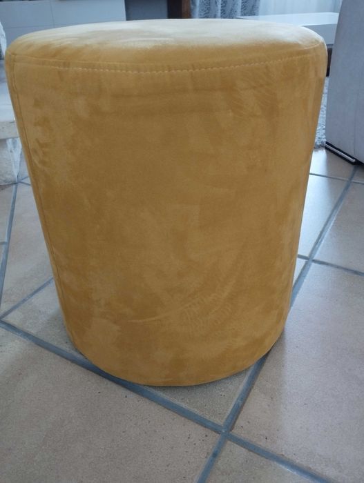 Puff em amarelo mostarda