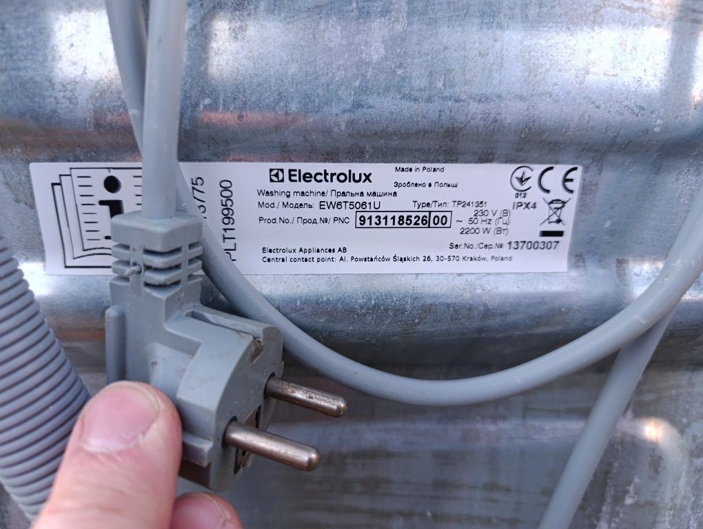 Стиральная машинка автомат вертикальная загрузка Electrolux EW6T5061U