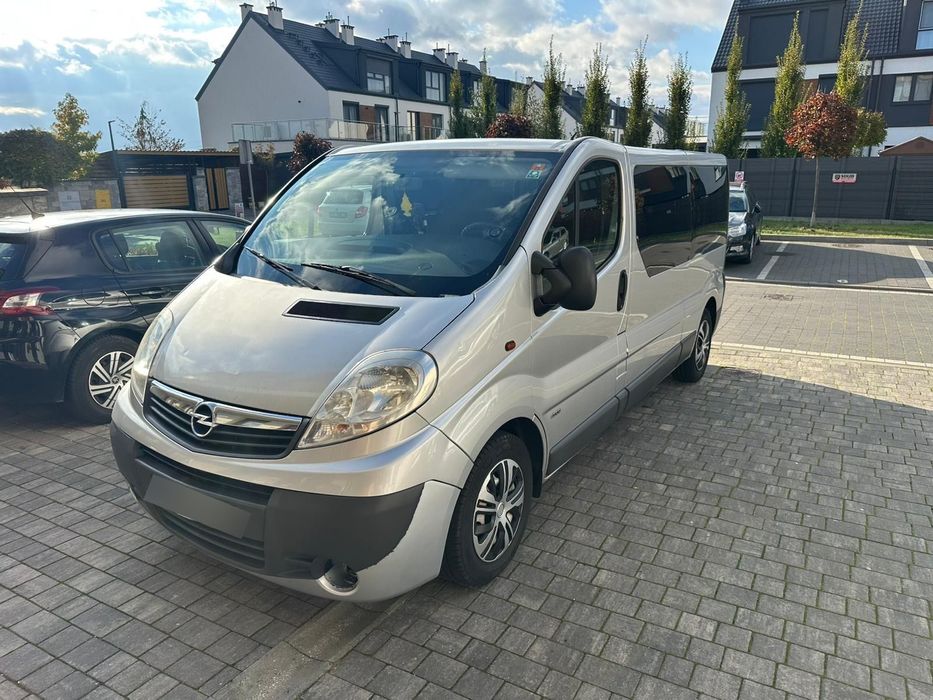 Opel Vivaro Opla Vivaro 9- osób Long