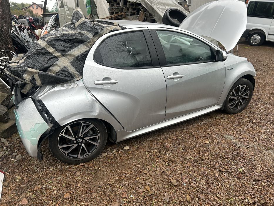 Toyota yaris IV dzwi zawieszenie