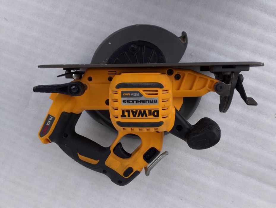 Дискова пила DeWalt DCS575, 60v