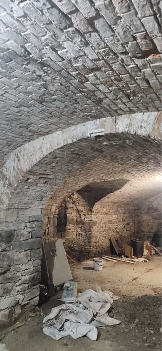 Комерційне приміщення центр міста вул. Головна 14 площа 200 кв.м