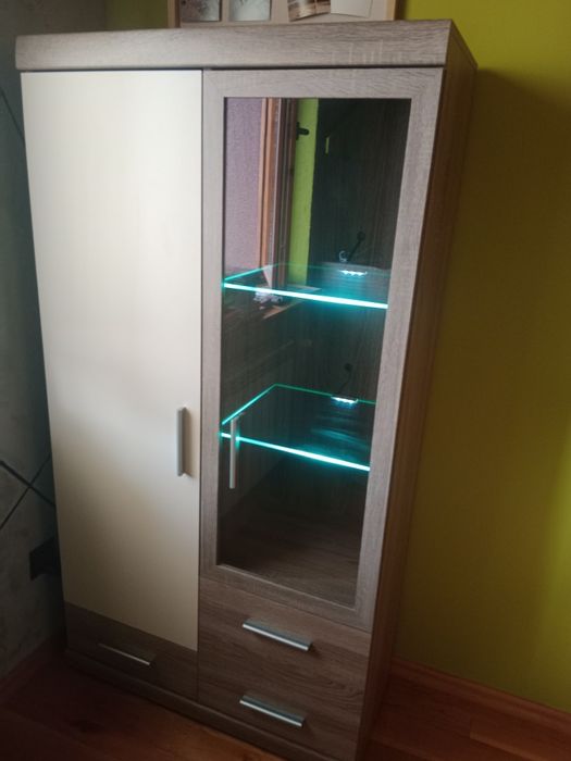Witryna zaszklona kolor trufla