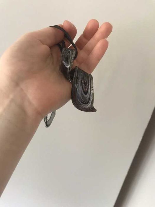 Szklany szaro czarny naszyjnik