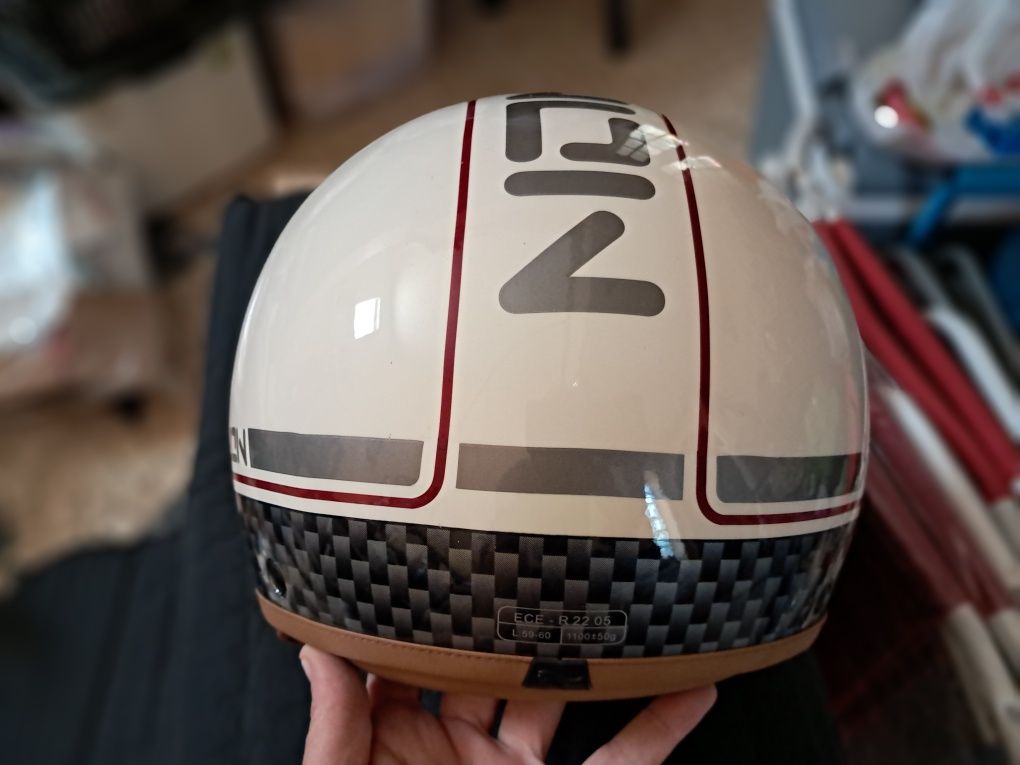 Capacete beige aberto