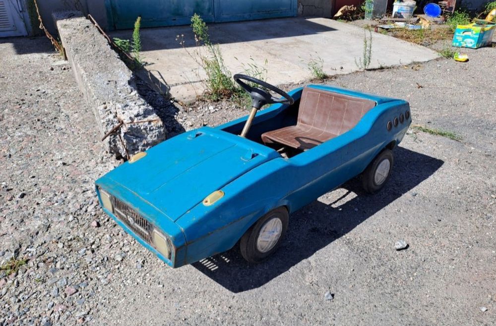 Игрушечный педальный транспорт на педалях машика СССР Радуга М