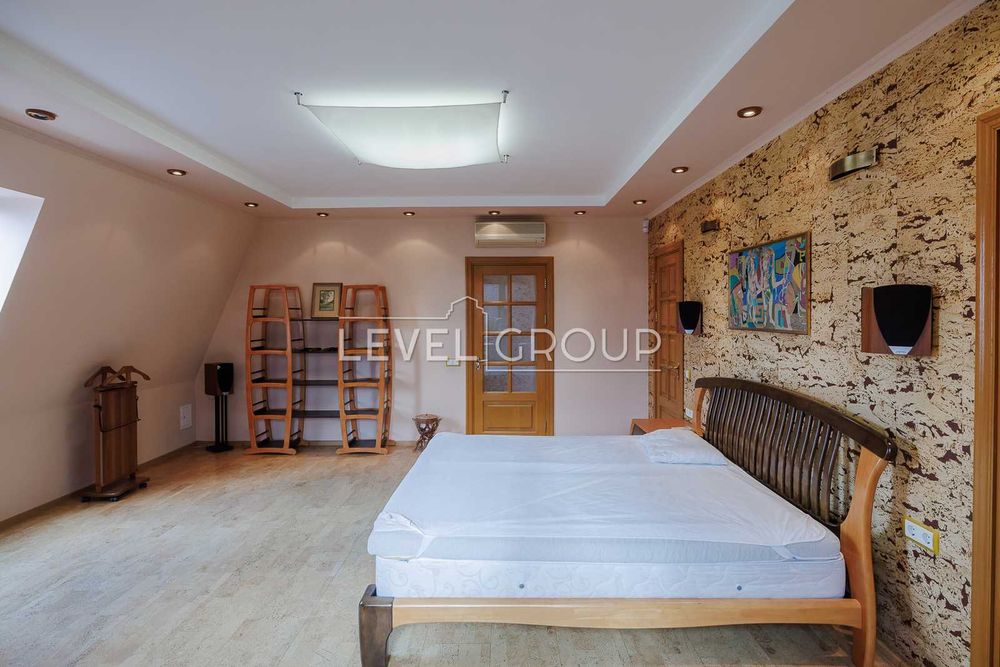 Оренда  дворівневої  квартири Алли Горської 8