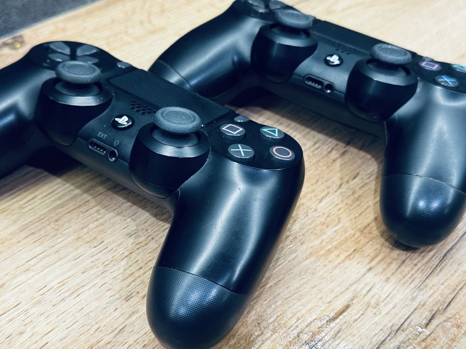 Комплект игровых джойстиков PS4 DualShock