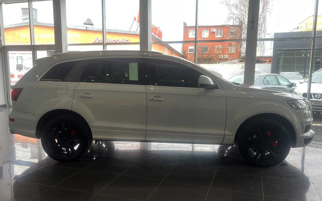 Audi Q7 2013 року