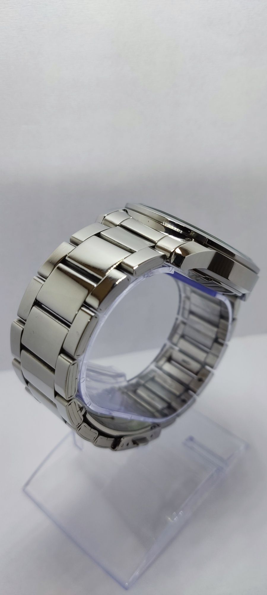 #7*Orient FEM 7J003B9 Automatic Day and Date.
100%
OPINI