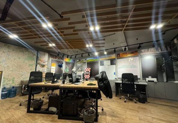 РОЗПРОДАЖ МЕБЛІВ Б/У, столи,тумби, крісла,стільці,тумби
Є р